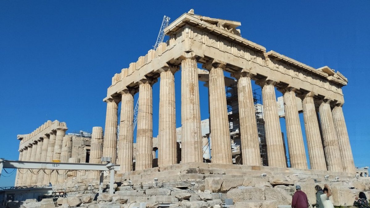 Ακρόπολη (150 m)