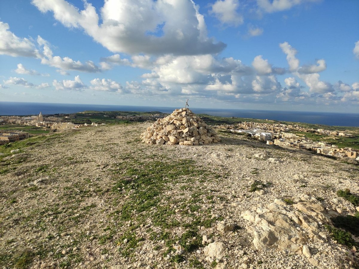 Ta’ Dbieġi (193 m)