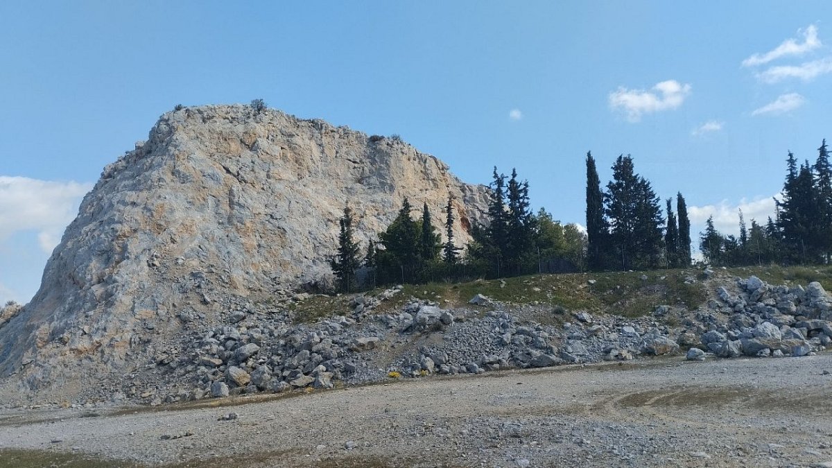 Sail Rock (305 m)