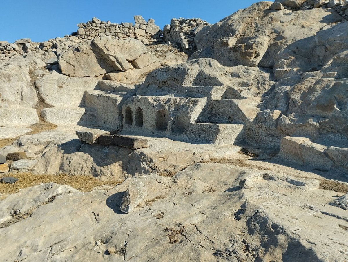 Μέσα Βουνό (365&nbsp;m)