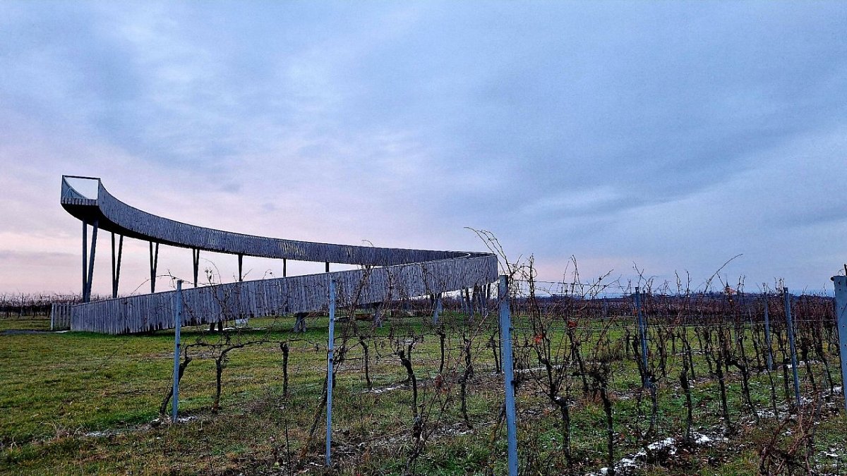 Kobylí vrch (334 m)