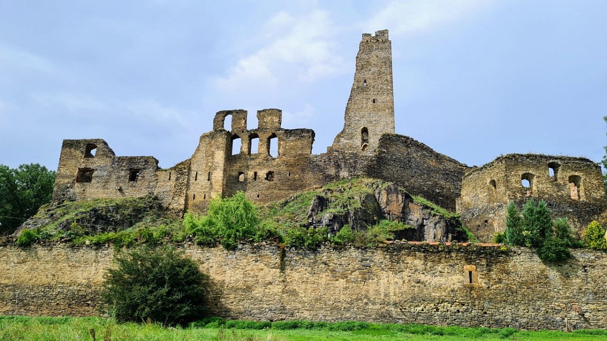 Okoř (275 m)