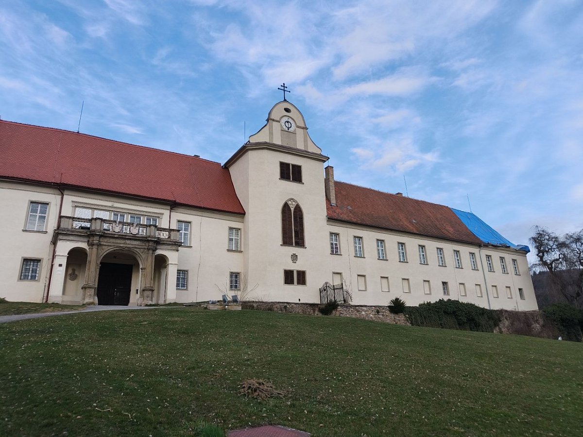 Lomnice - zámek (394 m)