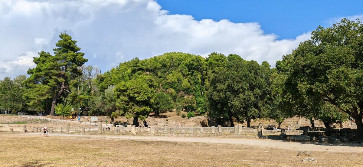 Κρόνιος λόφος (150&nbsp;m)
